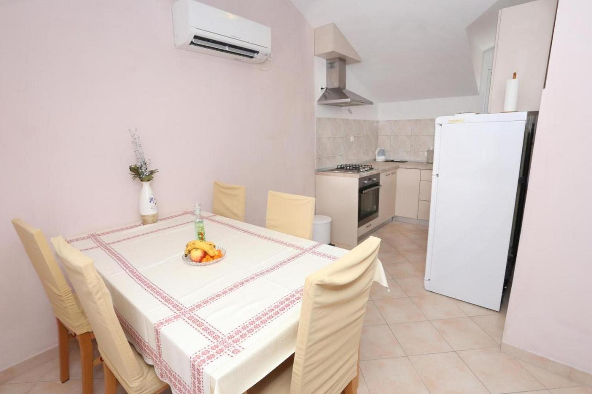 Apartments With A Parking Space Mastrinka, Ciovo - 23279 Trogir Room photo